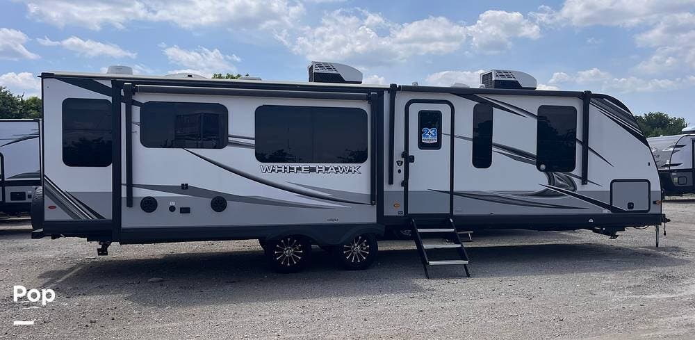 2023 Jayco White Hawk 32RL - Used Travel Trailer For Sale by Pop RVs in Fort Worth, Texas features Leveling Jacks, Slideout, Air Conditioning