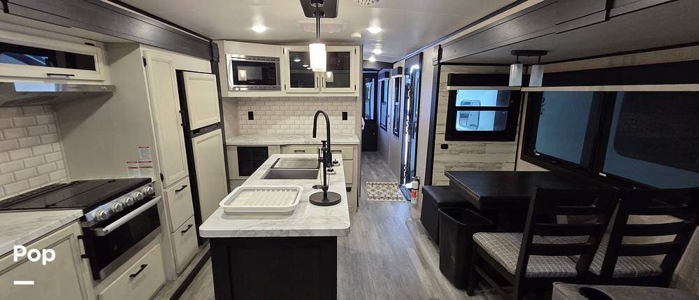 2023 Jayco White Hawk 32RL - Used Travel Trailer For Sale by Pop RVs in Fort Worth, Texas features Slideout, Awning, Air Conditioning, Leveling Jacks