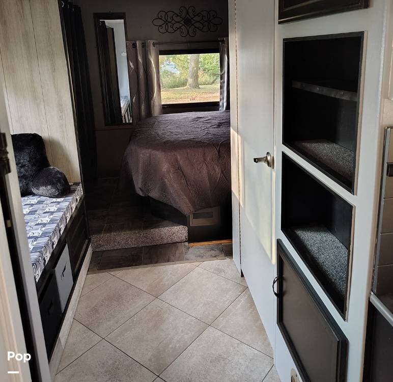 2015 Fleetwood Storm 32H - Used Class A For Sale by Pop RVs in Kiester, Minnesota features Slideout
