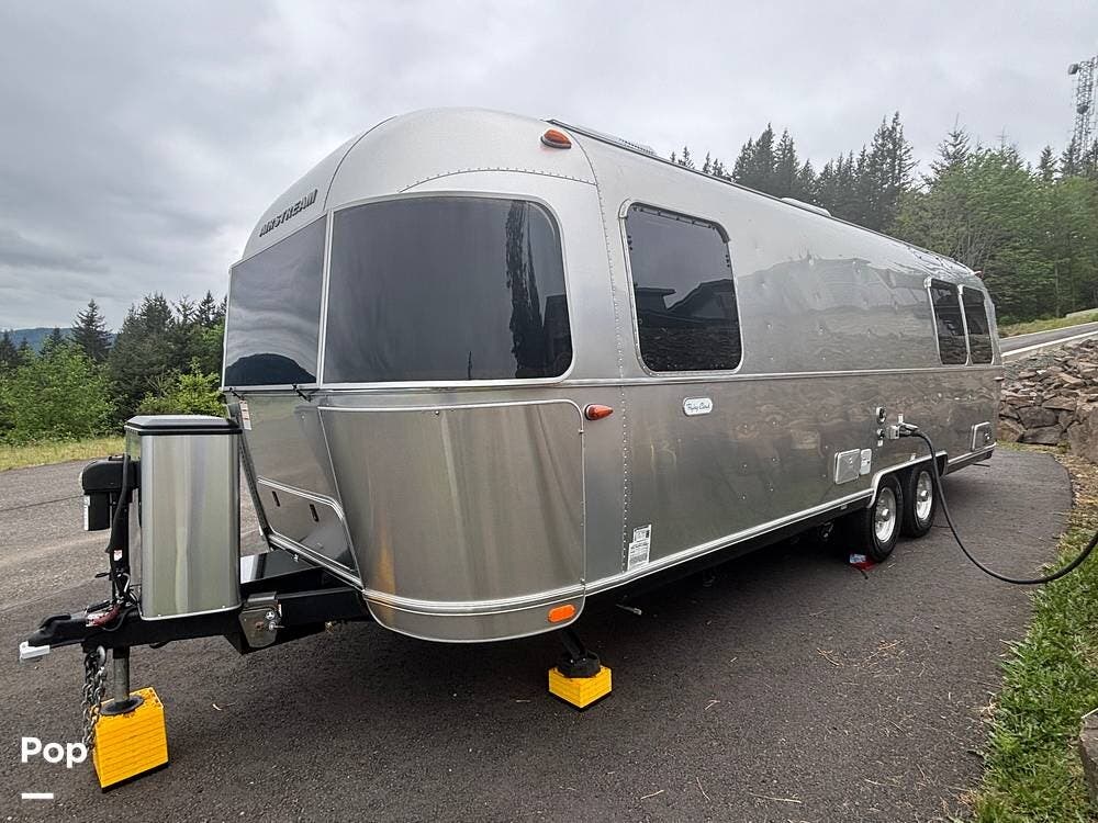 2022 Flying Cloud 27FB Queen by Airstream from Pop RVs in Amboy, Washington