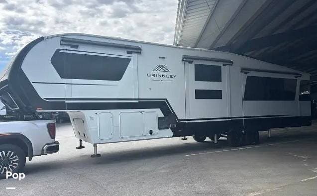 2024  Brinkley Model Z 3610 - Used Fifth Wheel For Sale by Pop RVs in Gainesville, Georgia features Slideout