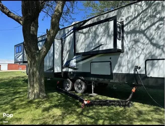 2023 Cherokee Arctic Wolf 3910SUITE - Used Fifth Wheel For Sale by Pop RVs in Renwick, Iowa features Awning, Air Conditioning, Slideout, Leveling Jacks