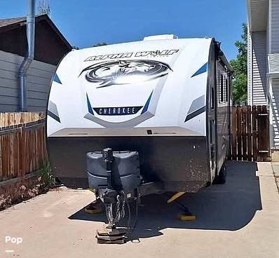 2022 Cherokee Alpha Wolf 28FK - Used Travel Trailer For Sale by Pop RVs in Green River, Wyoming features Slideout