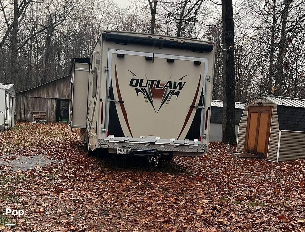 2018 Thor Motor Coach Outlaw 29H - Used Class C For Sale by Pop RVs in Scottsboro, Alabama features Slideout