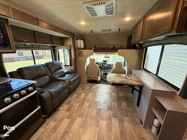 2022 Thor Motor Coach Chateau 27R - Used Class C For Sale by Pop RVs in Lyons, Colorado features Generator, Leveling Jacks, Awning, Slideout, Air Conditioning
