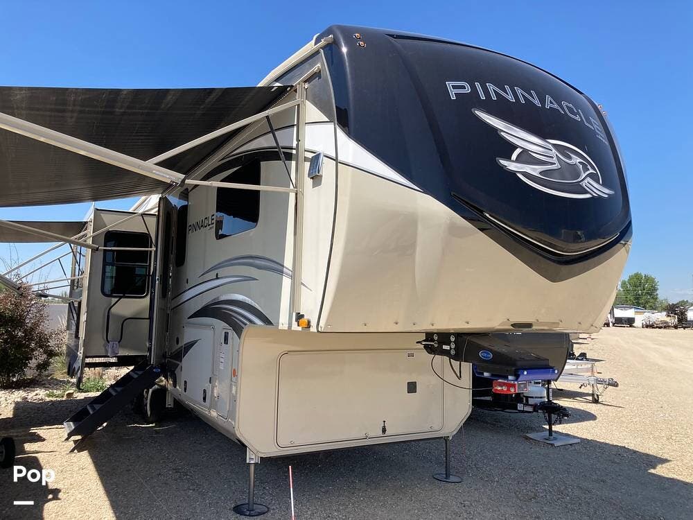 2022 Jayco Pinnacle 32RLTS - Used Fifth Wheel For Sale by Pop RVs in Meridian, Idaho features Slideout, Leveling Jacks, Air Conditioning, Awning