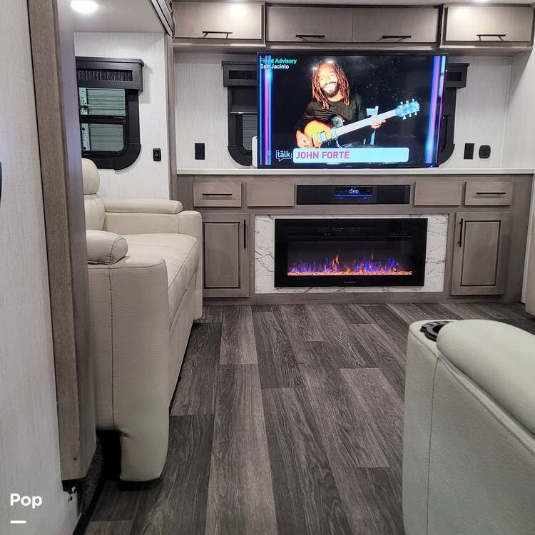 2021 Heartland Big Country 4011ERD - Used Fifth Wheel For Sale by Pop RVs in Yuma, Arizona features Leveling Jacks, Awning, Slideout, Generator, Air Conditioning