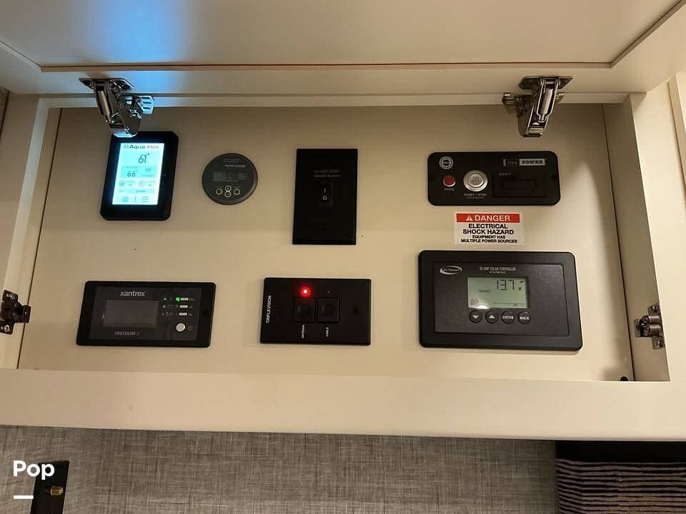 2025 Tiffin Wayfarer 25lw - Used Class C For Sale by Pop RVs in Drain, Oregon features Slideout