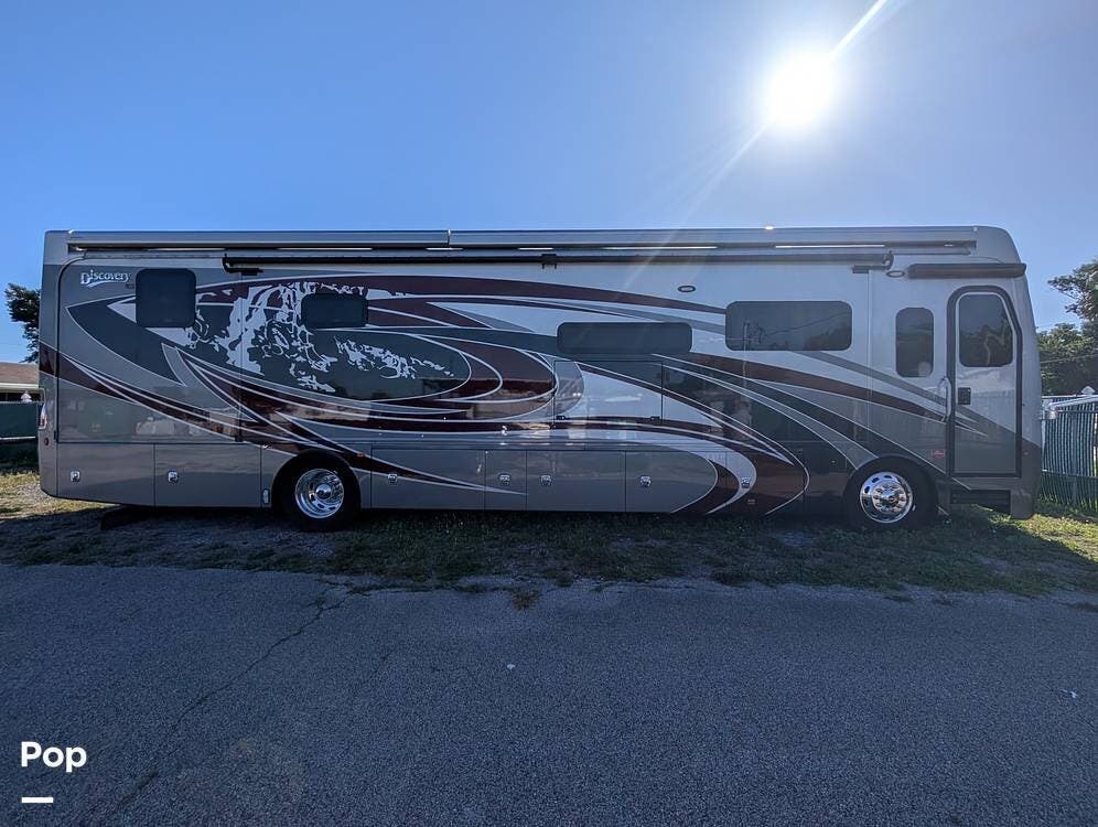 2022 Discovery 40M by Fleetwood from Pop RVs in South Daytona, Florida