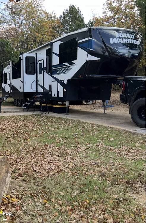 2021 Heartland Road Warrior 391 - Used Fifth Wheel For Sale by Pop RVs in Keller, Texas features Slideout