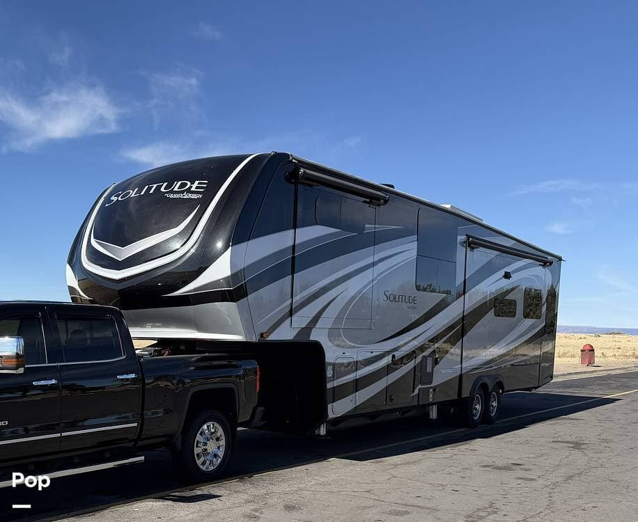 2020 Grand Design Solitude 385GK-R - Used Fifth Wheel For Sale by Pop RVs in Arvada, Colorado features Awning, Air Conditioning, Slideout, Leveling Jacks