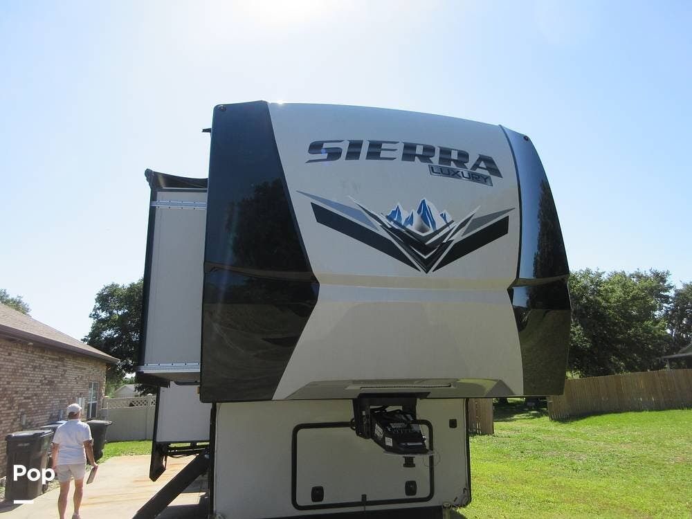 2022 Forest River Sierra 38FKOK - Used Fifth Wheel For Sale by Pop RVs in Plant City, Florida features Leveling Jacks, Awning, Slideout, Air Conditioning