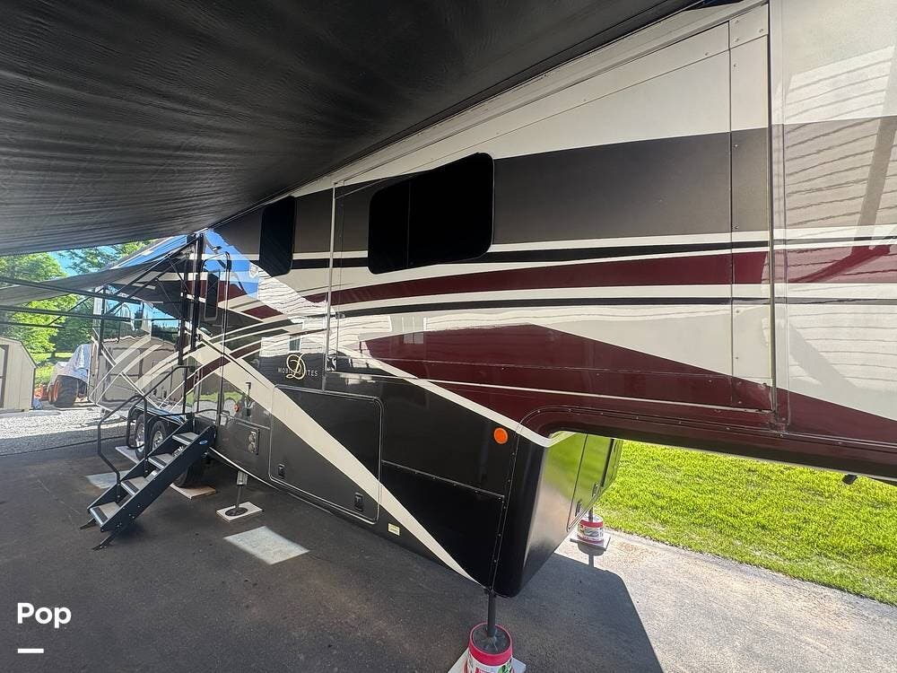 2019 DRV Mobile Suites 44 Memphis - Used Fifth Wheel For Sale by Pop RVs in Rixeyville, Virginia features Leveling Jacks, Awning, Air Conditioning, Slideout