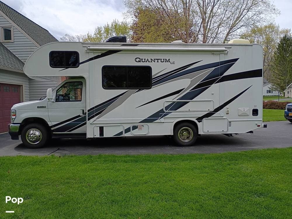 2022 Thor Motor Coach Quantum Thor Motor Coach  LC25 - Used Class C For Sale by Pop RVs in Pittsford, New York features Air Conditioning, Slideout, Leveling Jacks, Awning, Generator