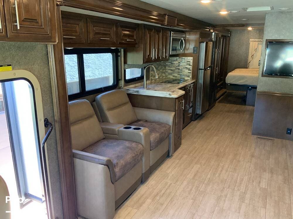 2019 Challenger 35MQ by Thor Motor Coach from Pop RVs in Gilbert, Arizona
