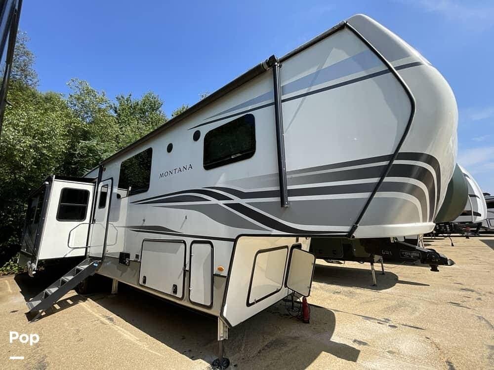 2022 Keystone Montana 3813MS - Used Fifth Wheel For Sale by Pop RVs in Iron River, Michigan features Slideout, Awning, Leveling Jacks, Air Conditioning