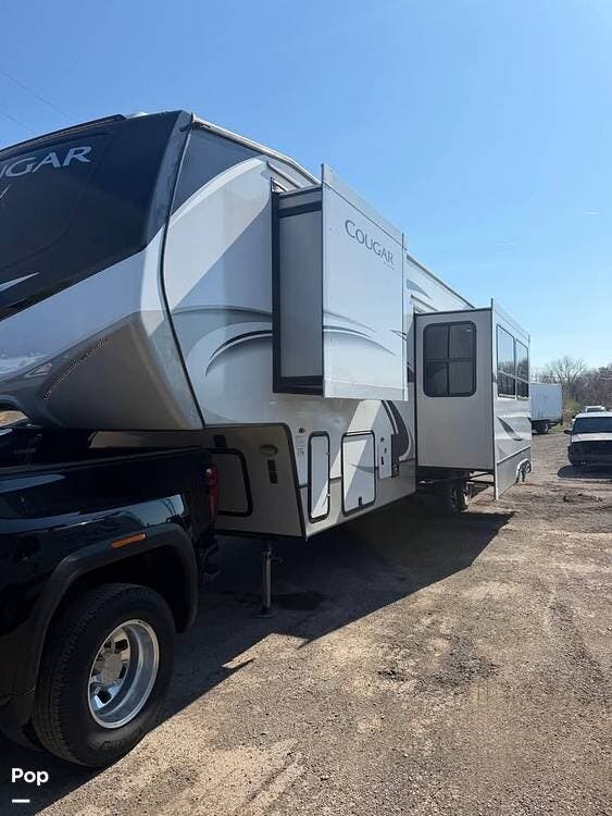 2022 Keystone Cougar 364BHL - Used Fifth Wheel For Sale by Pop RVs in North Ridgeville, Ohio features Slideout