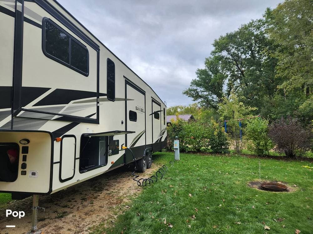 2022 Prime Time Sanibel 3802WB - Used Fifth Wheel For Sale by Pop RVs in Baraboo, Wisconsin features Air Conditioning, Awning, Leveling Jacks, Slideout