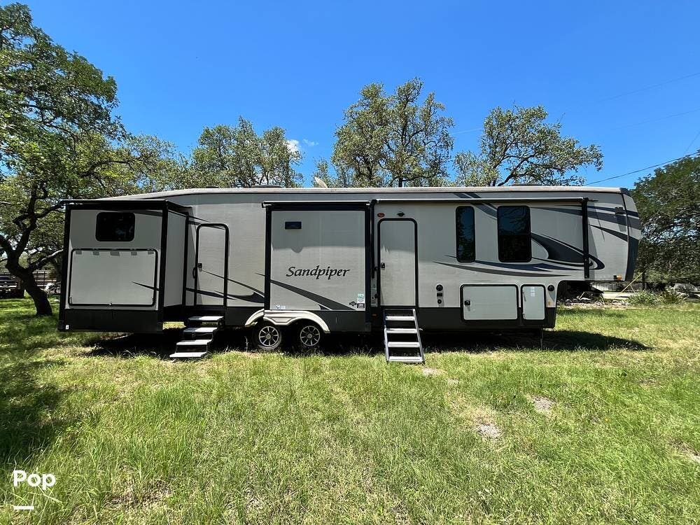 2020 Forest River Sandpiper 384QBOK - Used Fifth Wheel For Sale by Pop RVs in Spring Branch, Texas features Slideout, Awning, Leveling Jacks, Air Conditioning