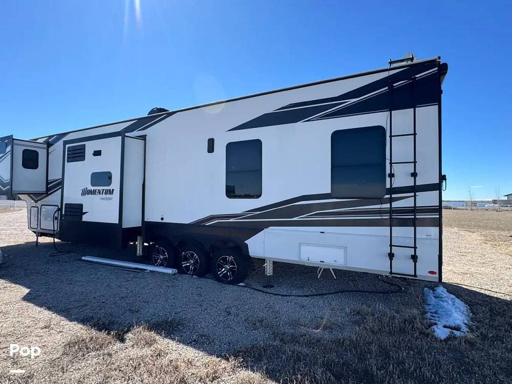 2022 Grand Design Momentum 397THS - Used Fifth Wheel For Sale by Pop RVs in Elizabeth, Colorado features Awning, Slideout, Generator, Air Conditioning, Leveling Jacks