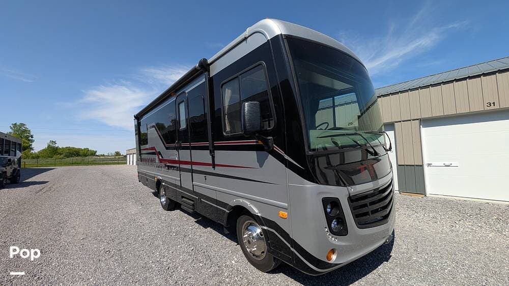 2016 Monaco RV Trek 26HM - Used Class A For Sale by Pop RVs in Pittsboro, Indiana features Air Conditioning, Slideout, Generator, Awning