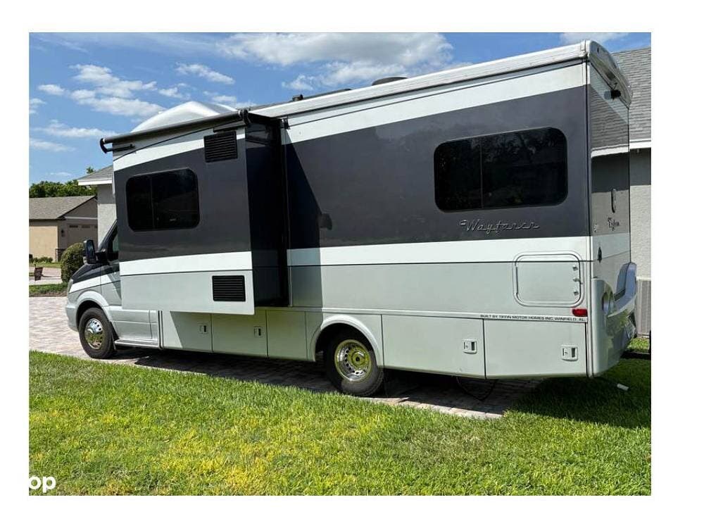 2019 Tiffin Wayfarer 24TW - Used Class C For Sale by Pop RVs in Mulberry, Florida features Slideout