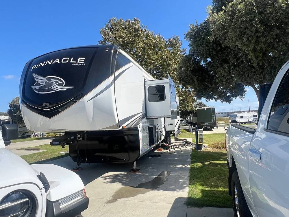 2024 Jayco Pinnacle 38FBRK - Used Fifth Wheel For Sale by Pop RVs in Victorville, California features Leveling Jacks, Awning, Air Conditioning, Slideout