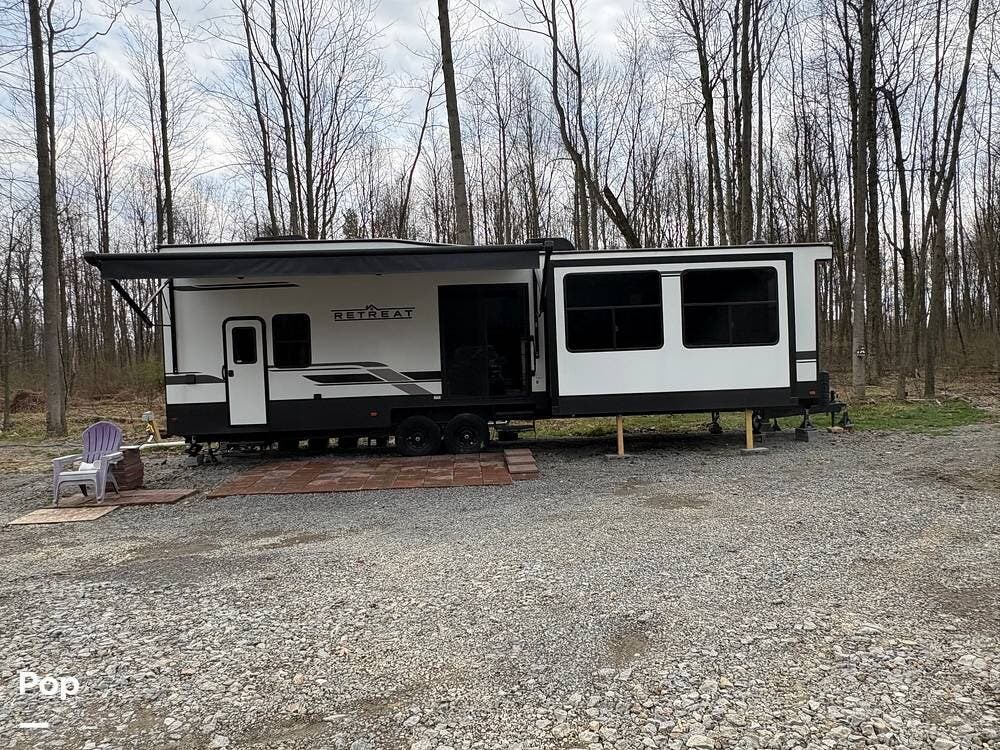 2023 Keystone Retreat 391LOFT - Used Travel Trailer For Sale by Pop RVs in New Wilmington, Pennsylvania features Leveling Jacks, Air Conditioning, Slideout, Awning