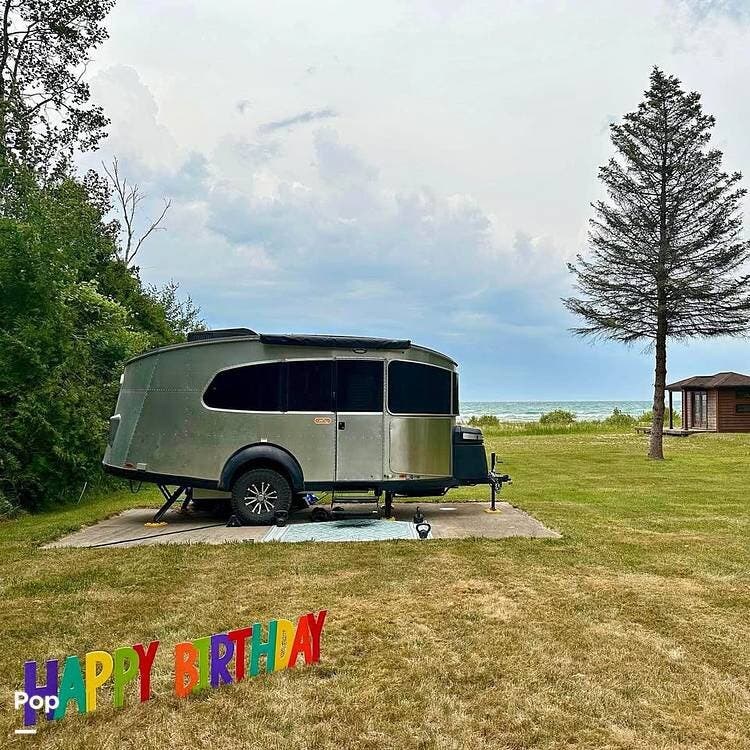 2022 Airstream Basecamp 20X - Used Travel Trailer For Sale by Pop RVs in Portland, Oregon features Leveling Jacks