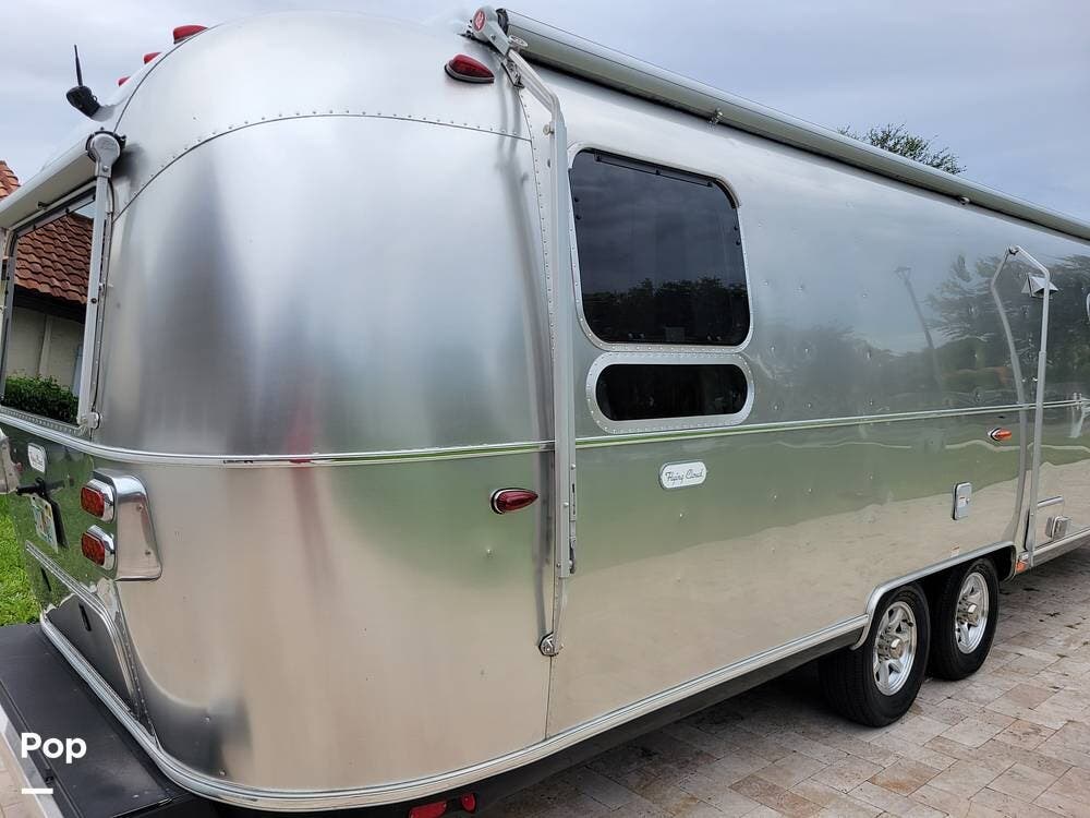 2022 Flying Cloud 30RB by Airstream from Pop RVs in Davie, Florida