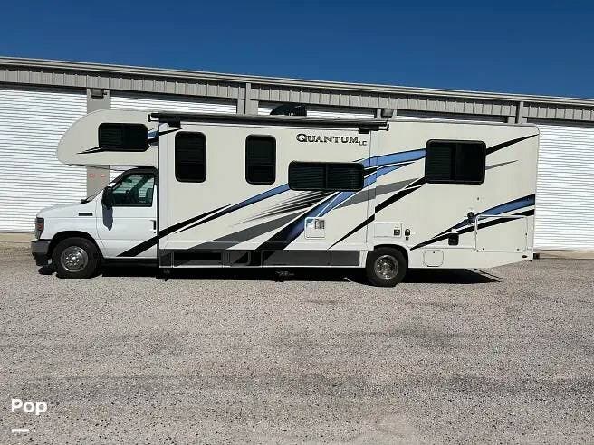 2023 Thor Motor Coach Quantum LC28 - Used Class C For Sale by Pop RVs in Waller, Texas features Slideout, Air Conditioning, Generator, Awning