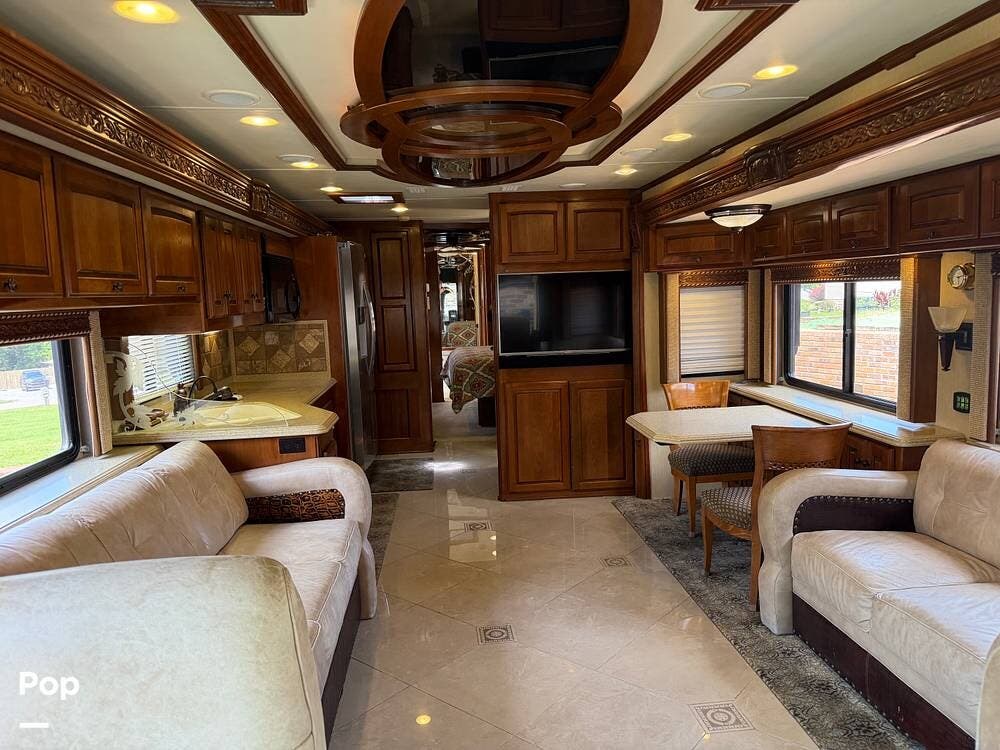 2009 Navigator Bismark IV by Holiday Rambler from Pop RVs in Cross Plains, Tennessee