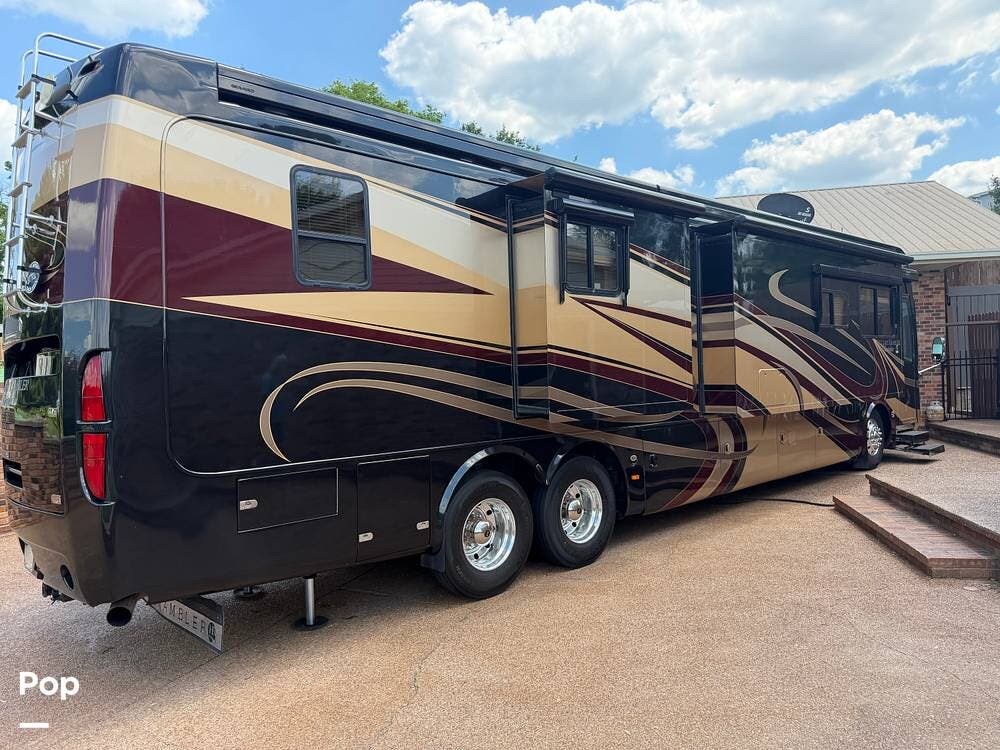 2009 Holiday Rambler Navigator Bismark IV - Used Diesel Pusher For Sale by Pop RVs in Cross Plains, Tennessee features Awning, Generator, Air Conditioning, Slideout