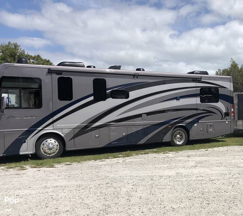 2019 Thor Motor Coach Palazzo 33.2 - Used Diesel Pusher For Sale by Pop RVs in Stuart, Florida features Slideout