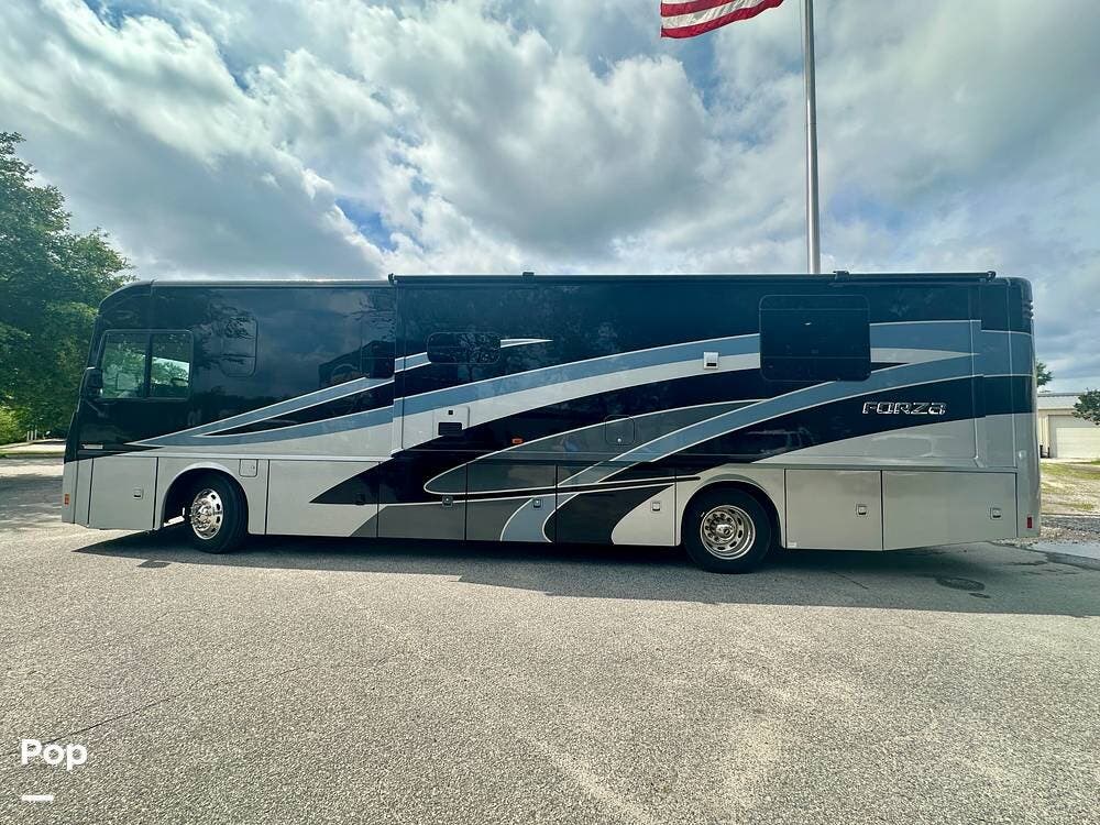 2023 Winnebago Forza 36H - Used Diesel Pusher For Sale by Pop RVs in Wilmington, North Carolina features Slideout, Air Conditioning, Generator, Awning, Leveling Jacks