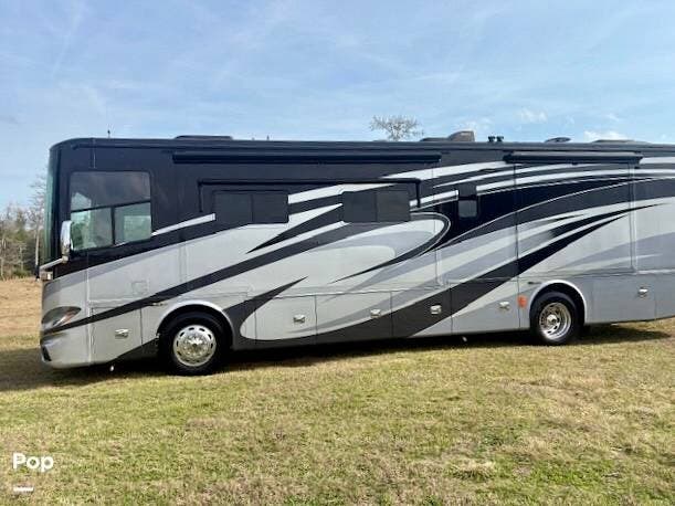 2018 Phaeton 37BH by Tiffin from Pop RVs in Marianna, Florida