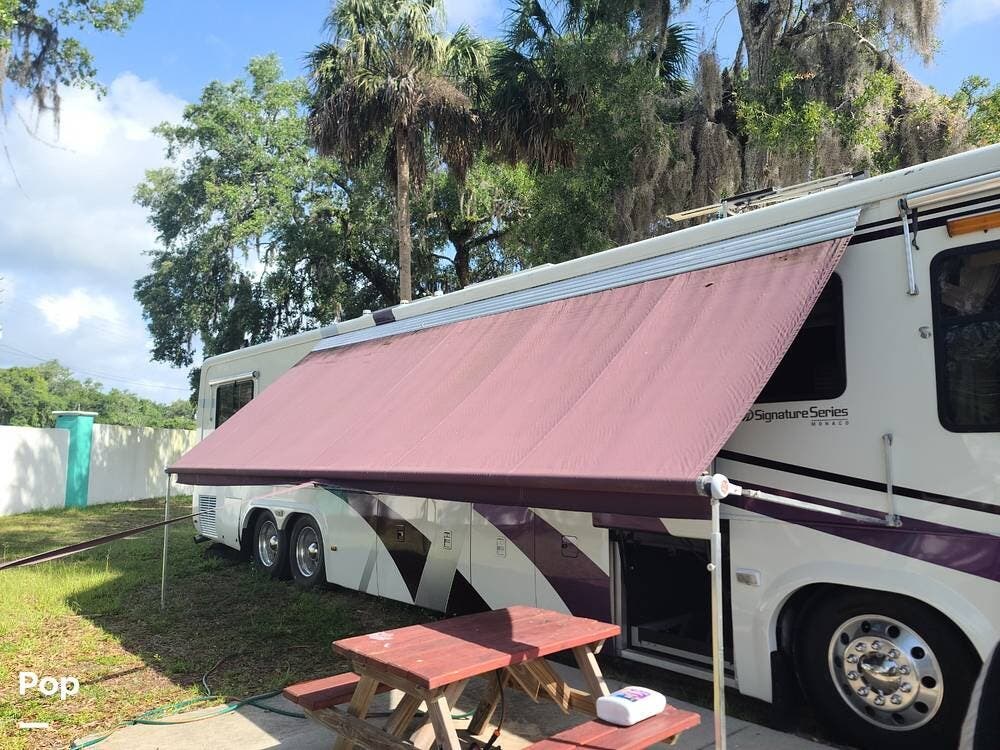 2000 Monaco RV Signature Series Classic - Used Diesel Pusher For Sale by Pop RVs in Inglis, Florida features Generator, Air Conditioning, Slideout, Awning