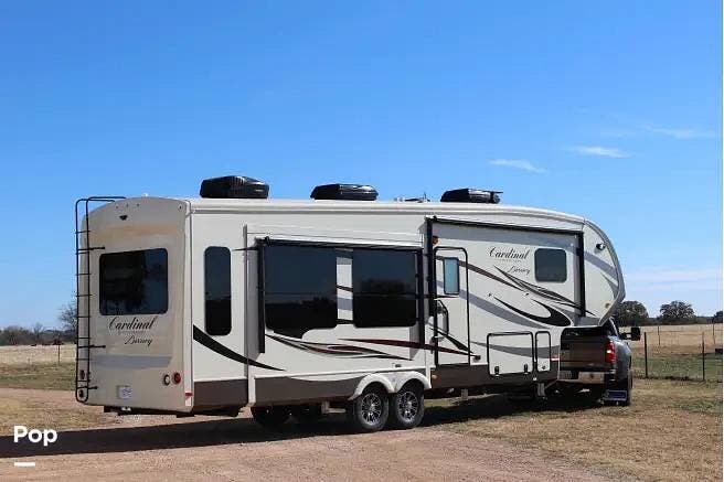 2019 Forest River Cardinal Luxury 3250RLX - Used Fifth Wheel For Sale by Pop RVs in El Campo, Texas features Awning, Slideout, Air Conditioning, Leveling Jacks, Generator