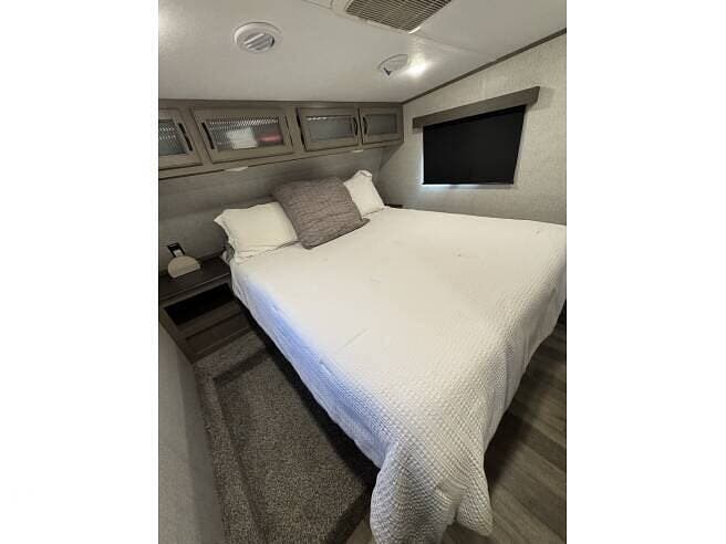 2023 Chaparral LITE 284RL by Coachmen from Pop RVs in Saint Petersburg, Florida