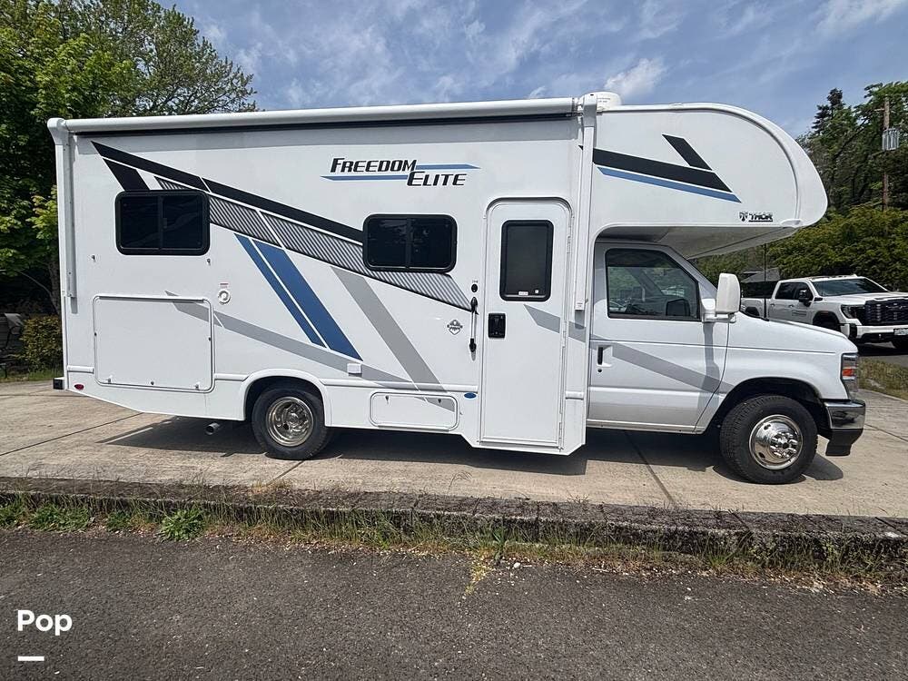 2026 Thor Motor Coach Freedom Elite 21HE - Used Class C For Sale by Pop RVs in Beaverton, Oregon features Awning, Generator, Air Conditioning