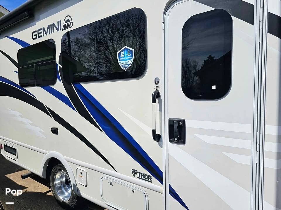 2023 Thor Motor Coach Gemini 23TE - Used Class B+ For Sale by Pop RVs in Topeka, Kansas features Generator, Awning, Air Conditioning, Leveling Jacks, Slideout