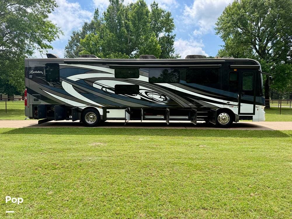 2020 Forest River Berkshire XL 40C - Used Diesel Pusher For Sale by Pop RVs in Kilgore, Texas features Generator, Slideout
