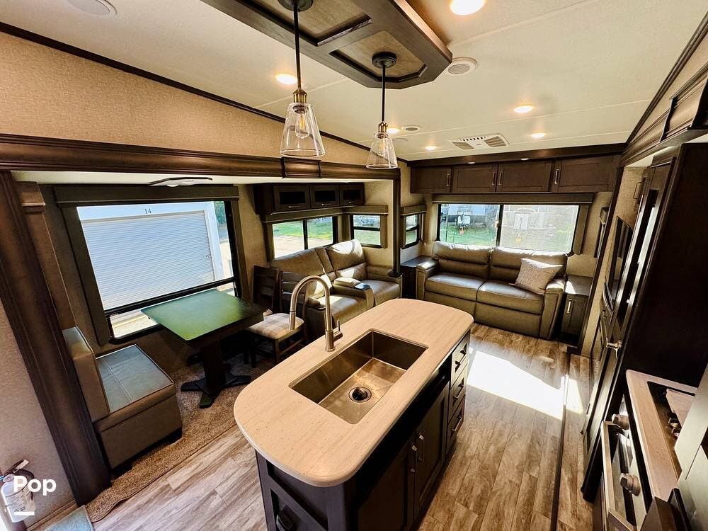 2021 Grand Design Reflection 303RLS - Used Fifth Wheel For Sale by Pop RVs in Huntersville, North Carolina features Leveling Jacks, Slideout, Awning, Air Conditioning