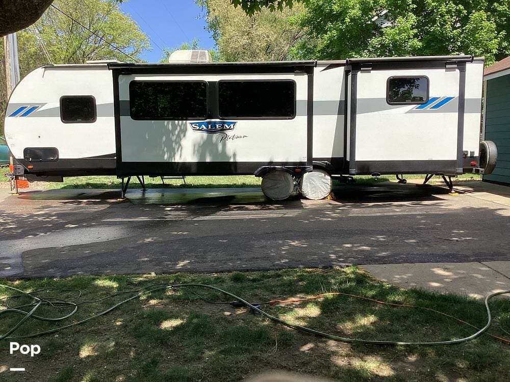 2023 Forest River Salem 31KQBTSX - Used Travel Trailer For Sale by Pop RVs in Little Canada, Minnesota features Leveling Jacks, Air Conditioning, Slideout, Awning