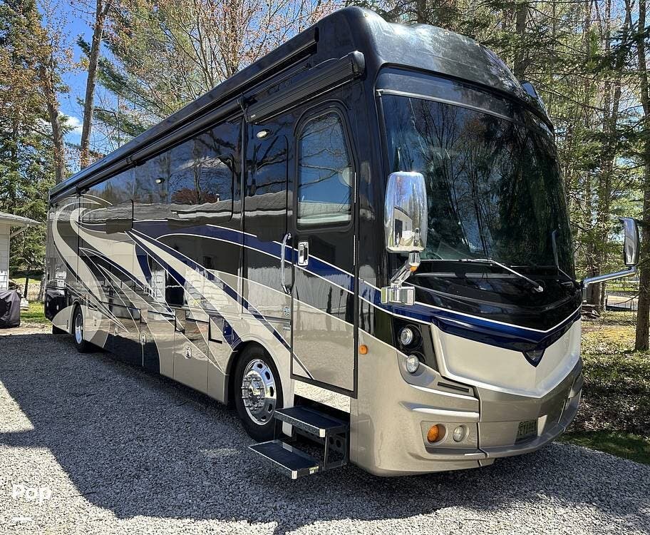2018 Discovery LXE 39F by Fleetwood from Pop RVs in Gladwin, Michigan