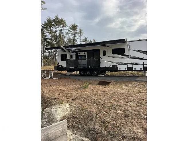 2021 Jayco Seismic 4113 - Used Toy Hauler For Sale by Pop RVs in Carver, Massachusetts features Slideout