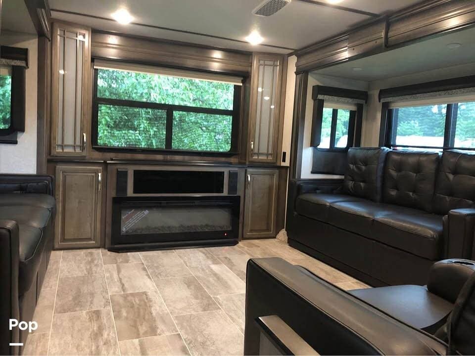 2019 Keystone Montana 3791RD - Used Fifth Wheel For Sale by Pop RVs in Shepherdsville, Kentucky features Leveling Jacks, Slideout, Awning, Air Conditioning