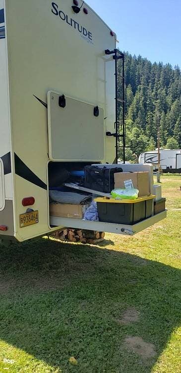 2020 Grand Design Solitude 382WB - Used Fifth Wheel For Sale by Pop RVs in Keizer, Oregon features Leveling Jacks, Awning, Air Conditioning, Slideout
