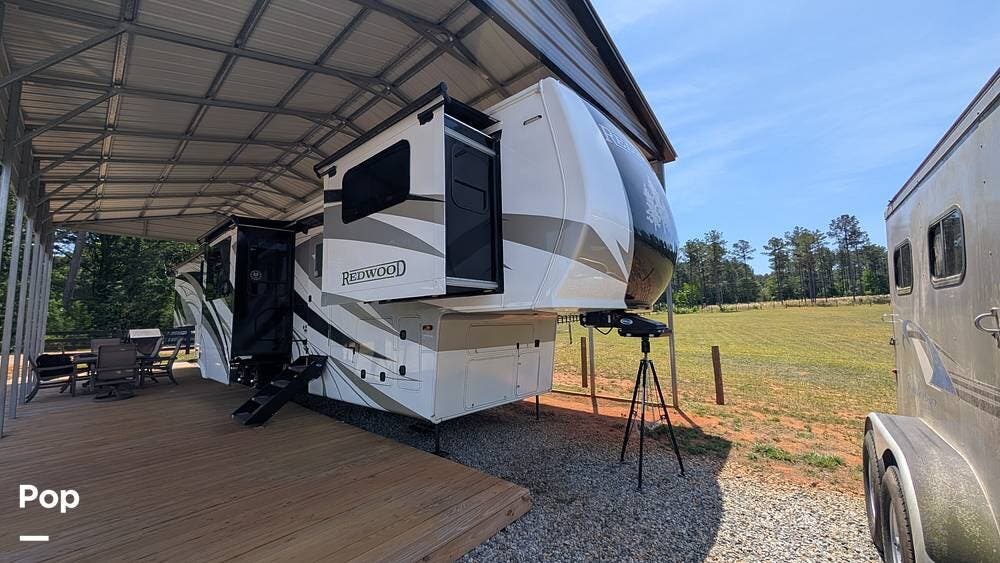 2023 CrossRoads Redwood RW4200FL - Used Fifth Wheel For Sale by Pop RVs in Arnoldsville, Georgia features Air Conditioning, Awning, Leveling Jacks, Slideout