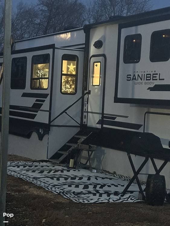 2025 Prime Time Sanibel 3883LRWB - Used Fifth Wheel For Sale by Pop RVs in Newburg, Maryland features Slideout, Awning, Air Conditioning